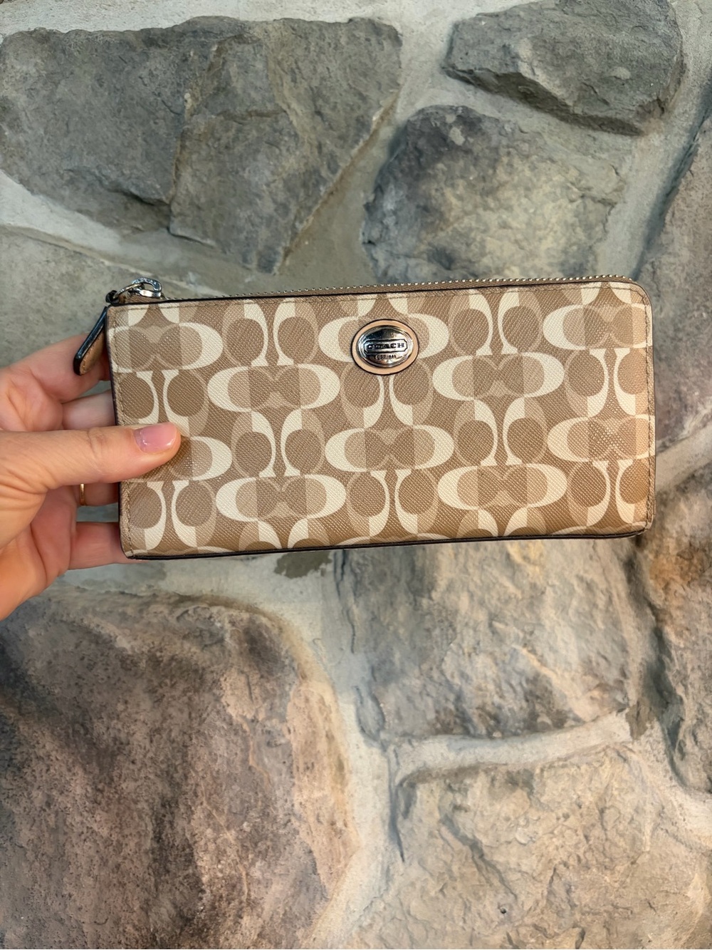Coach Zip Wallet in Khaki and Chalk Signature Canvas